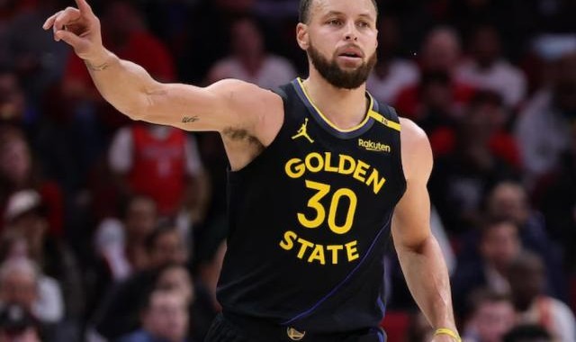 库里：开始更多考虑退役 不想像科比那样摆烂收尾