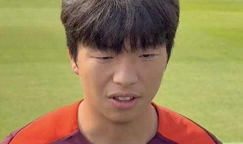 pp电子官方网站-李镇全谈战乌兹：全队亢奋且期待明天比赛 要屏蔽外界声音和舆论