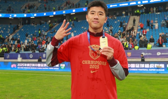 东体：李圣龙并非没有其他选择，但最终选择留在海港去B队踢球