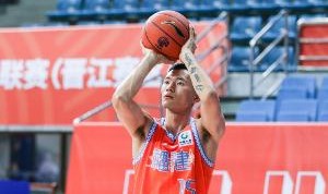 陈林坚完成山东男篮首秀 10投7中&amp;三分5中3 得到全场最高18分