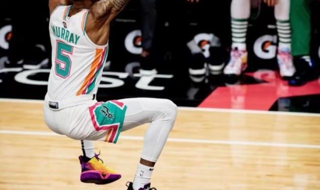 pp电子APP-【现场】乌度卡给老东家送温暖 输球无碍赛后叙旧